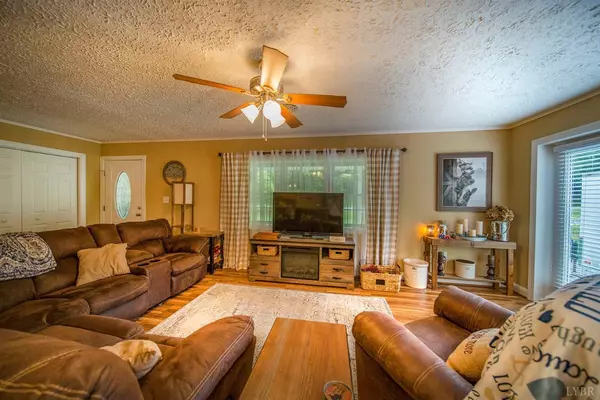 Vinton, VA 24179,1627 Bee Hollow RD