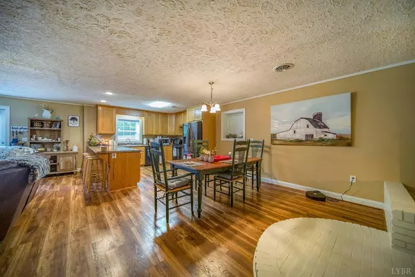 Vinton, VA 24179,1627 Bee Hollow RD