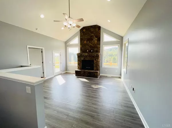 Vinton, VA 24179,1185 Blueberry Hill CT