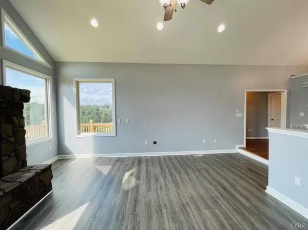 Vinton, VA 24179,1185 Blueberry Hill CT