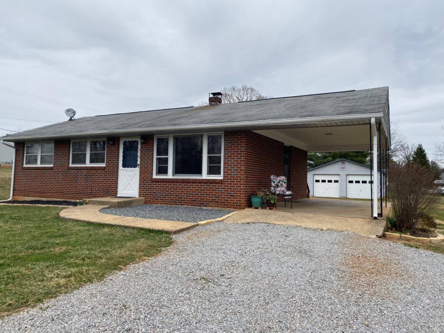 Hurt, VA 24563,410 Spring ST