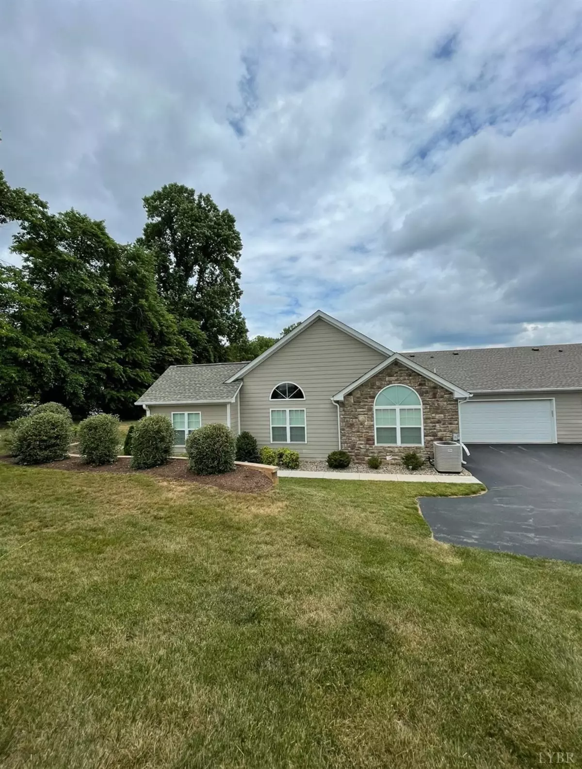 Forest, VA 24551,1395 Jefferson WAY