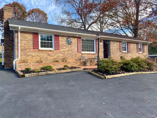 299 Greenwood Dr, Madison Heights, VA 24572