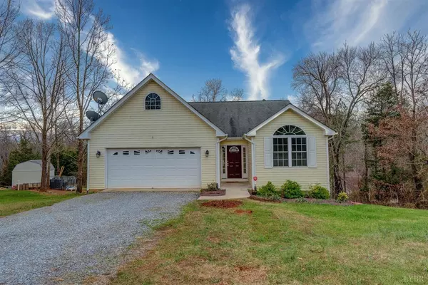 166 Oak Spring LN, Madison Heights, VA 24572