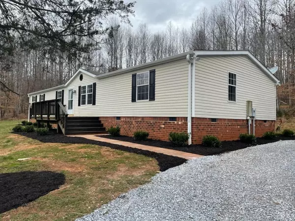 5961 New London RD, Forest, VA 24551