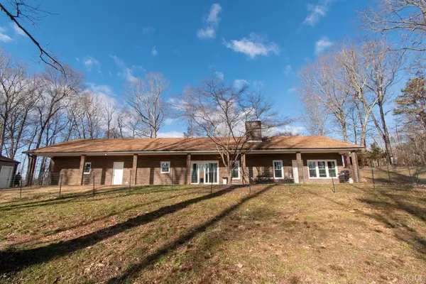 292 Woodrow LN, Altavista, VA 24517