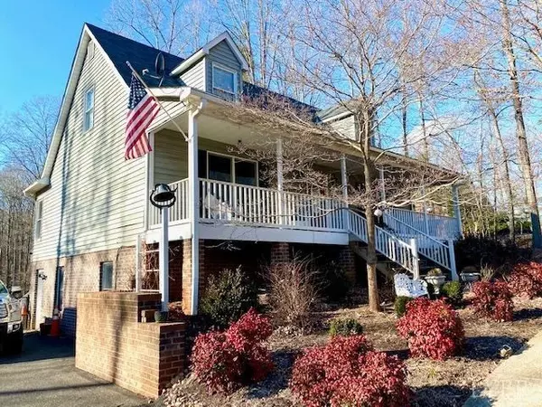 4512 Roaring Run RD, Goode, VA 24556