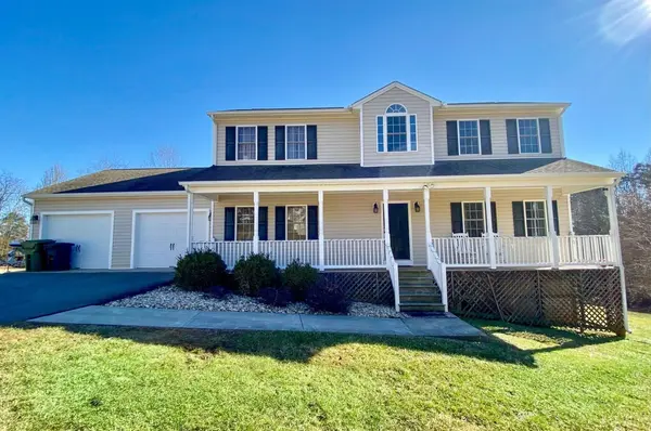 107 Queens Ct, Goode, VA 24556