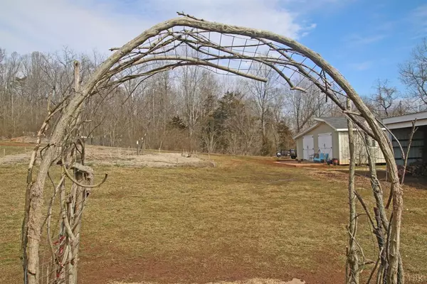 Gladys, VA 24554,252 Goat Island