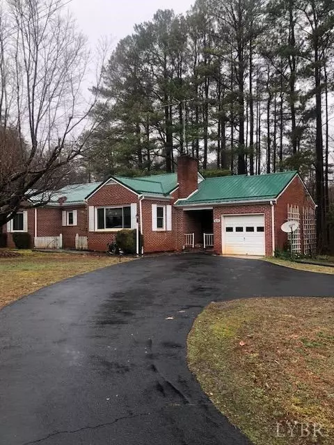 9849 Craftons Gate HWY, Drakes Branch, VA 23937