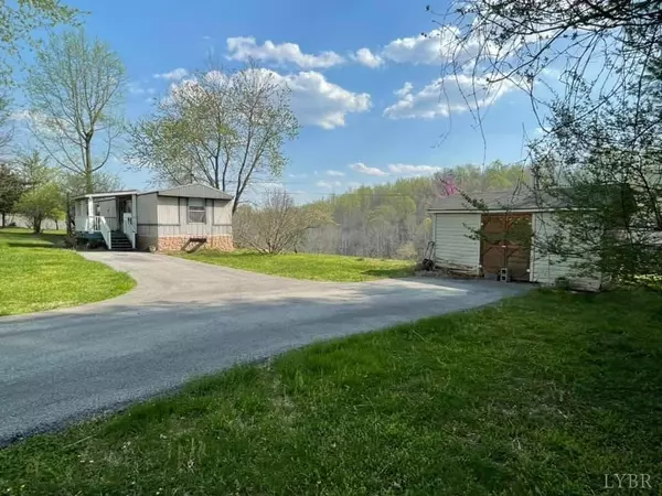 Vinton, VA 24179,1694 Nemmo RD