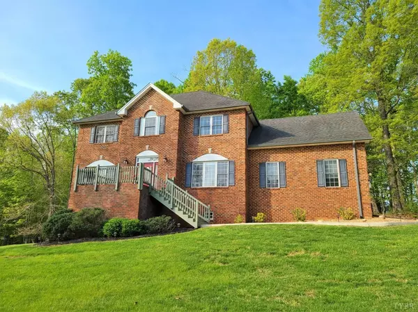 204 Brookstone DR, Forest, VA 24551