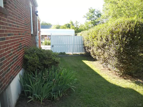 Vinton, VA 24179,301 Meadow ST