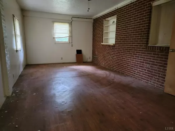 Gladys, VA 24554,515 Whipping Creek RD