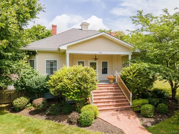 302 E Oxford ST, Floyd, VA 24091