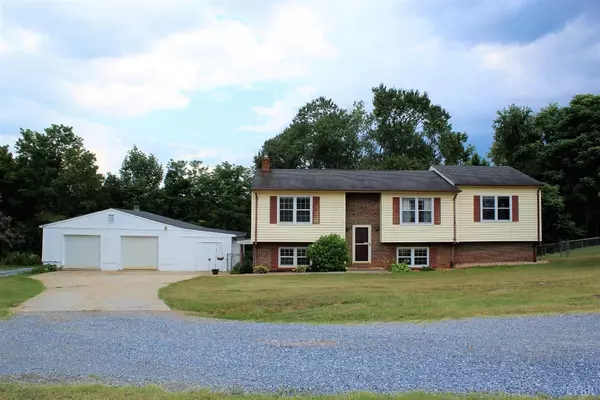 301 Rolling Ridge DR, Forest, VA 24551