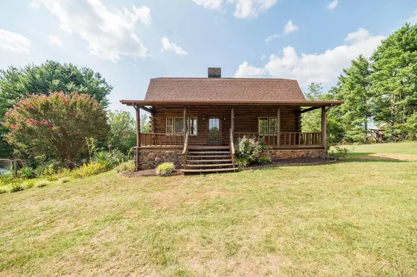 3938 Wards RD, Altavista, VA 24517