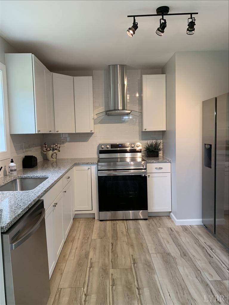 336 Montreal LN, Shipman, VA 22971