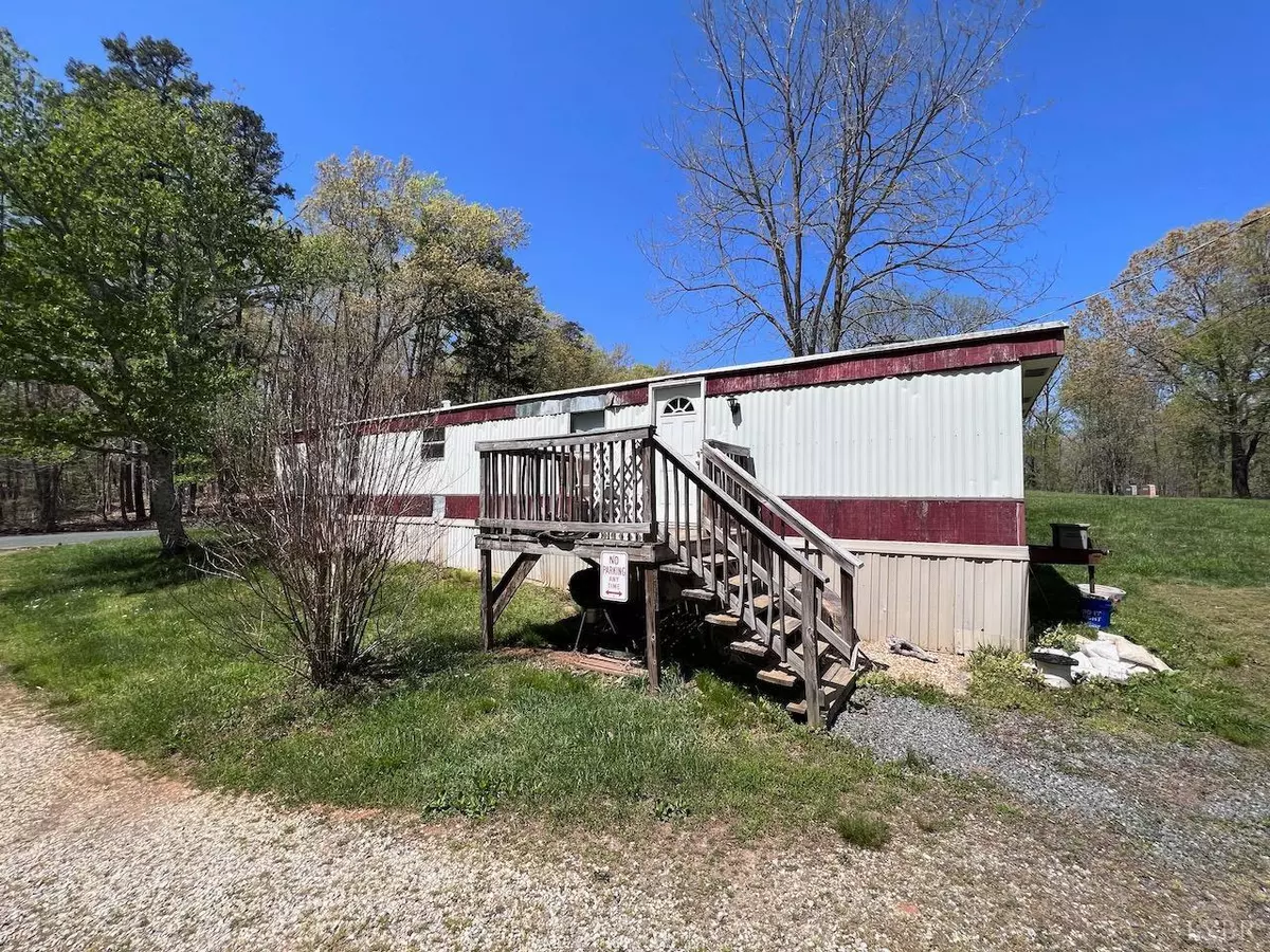 Shipman, VA 22971,233 Peavine LN