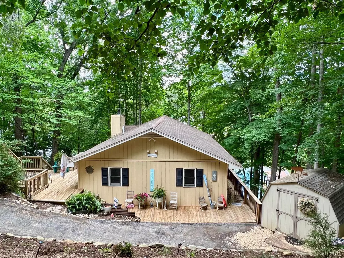 Moneta, VA 24121,262 Pine Knob CIR