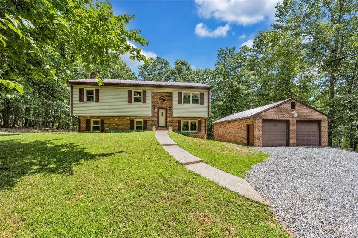 Goode, VA 24556,117 Perry LN
