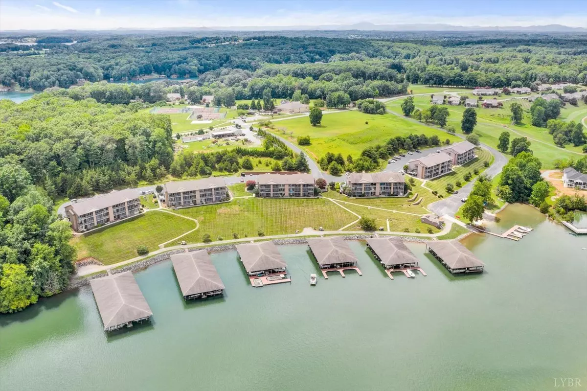 Huddleston, VA 24104,1103 Mariners WAY