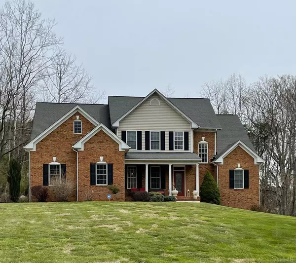 1038 Walkers Crossing DR, Forest, VA 24551