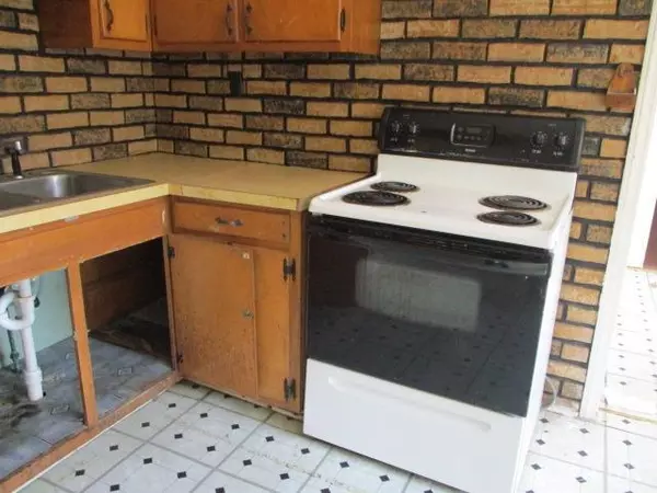 Hurt, VA 24563,210 School RD