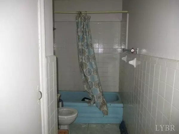 Hurt, VA 24563,210 School RD