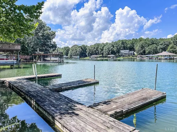 Moneta, VA 24121,1042 Flint PL