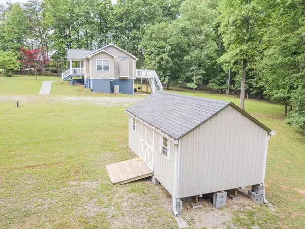 Moneta, VA 24121,1042 Flint PL