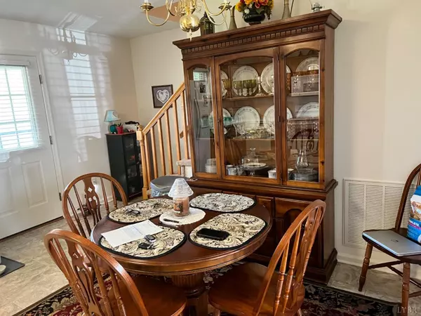 Hurt, VA 24563,106 Kent CIR