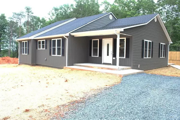 Appomattox, VA 24522,574 N Creek RD