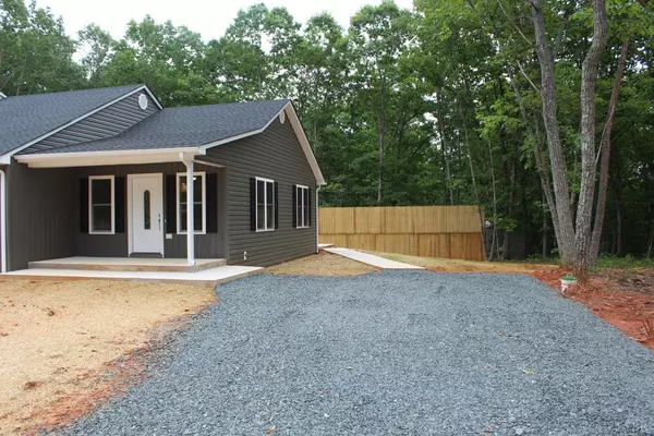 Appomattox, VA 24522,574 N Creek RD