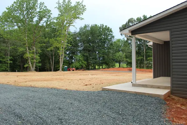 Appomattox, VA 24522,574 N Creek RD