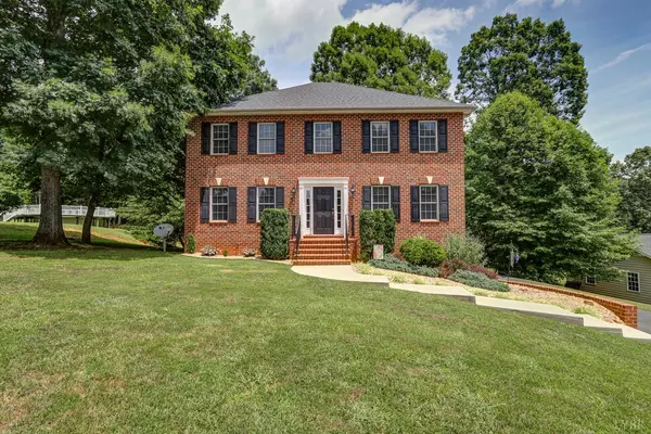 1064 Kensington Pkwy, Forest, VA 24551