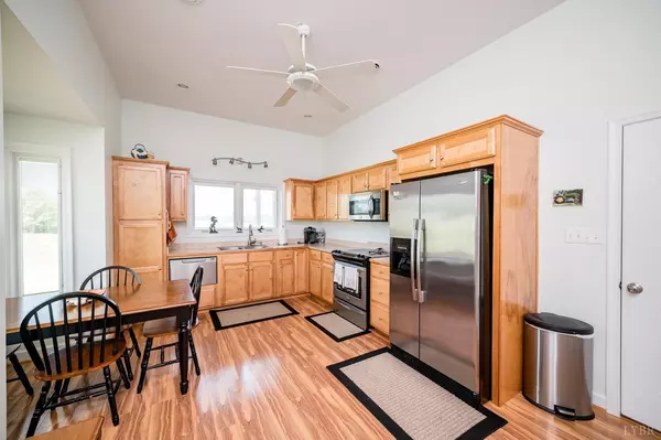 Appomattox, VA 24522,1433 Piney Mountain RD