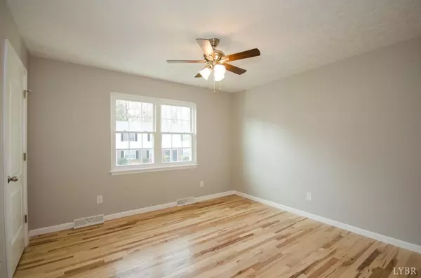 Lynchburg, VA 24502,8022 Timberlake RD