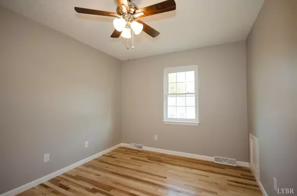 Lynchburg, VA 24502,8022 Timberlake RD