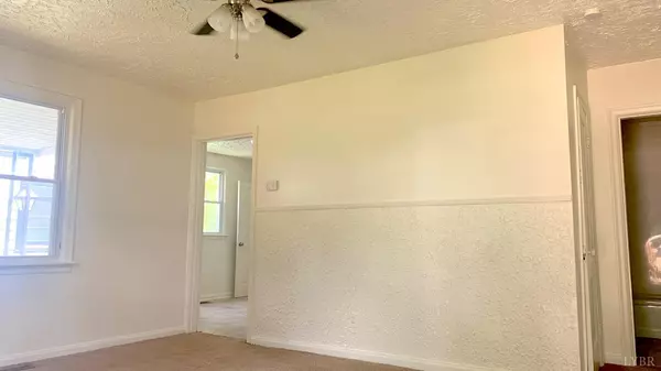 Lynchburg, VA 24501,913 McCausland ST