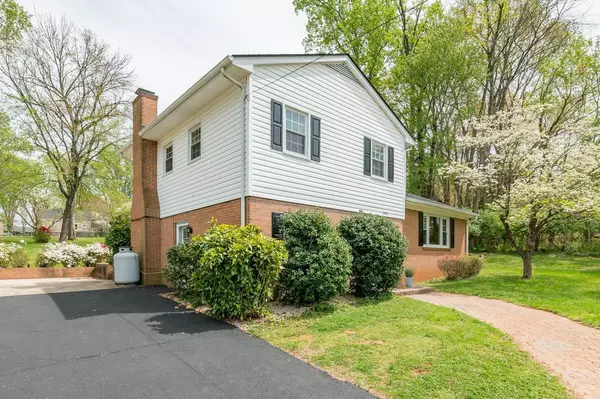 Lynchburg, VA 24501,3932 Moorman DR