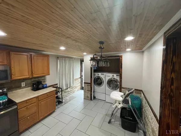 Gretna, VA 24557,1641 Gallows RD