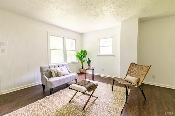 Brookneal, VA 24528,137 Central ST