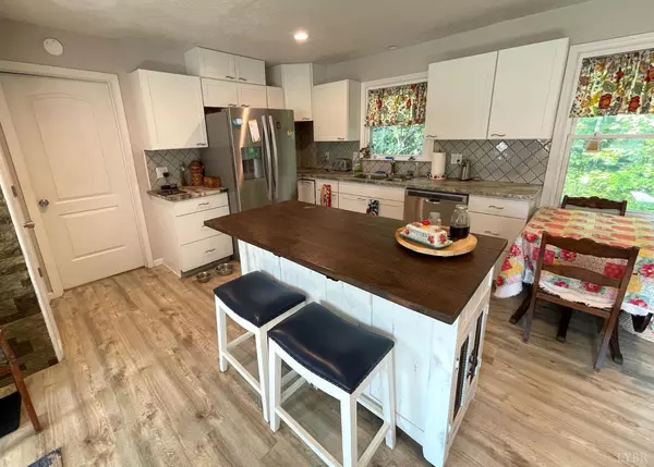 Lynchburg, VA 24502,1933 Wards Ferry RD