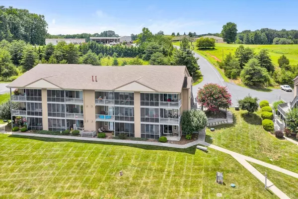 Huddleston, VA 24104,1103 Mariners WAY