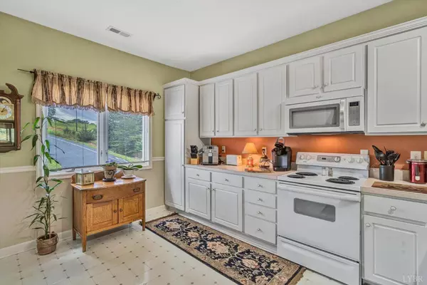 Huddleston, VA 24104,1103 Mariners WAY