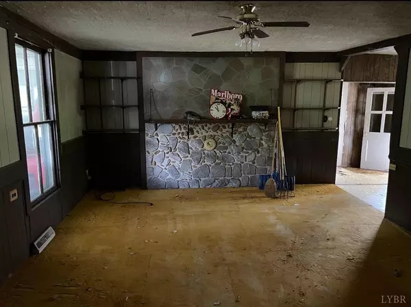 Moneta, VA 24121,8924 Dickerson Mill RD