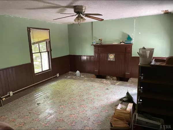 Moneta, VA 24121,8924 Dickerson Mill RD