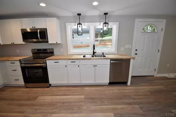 Madison Heights, VA 24572,131 Oak Leaf DR