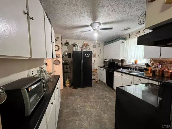 Drakes Branch, VA 23937,200 Piney LN